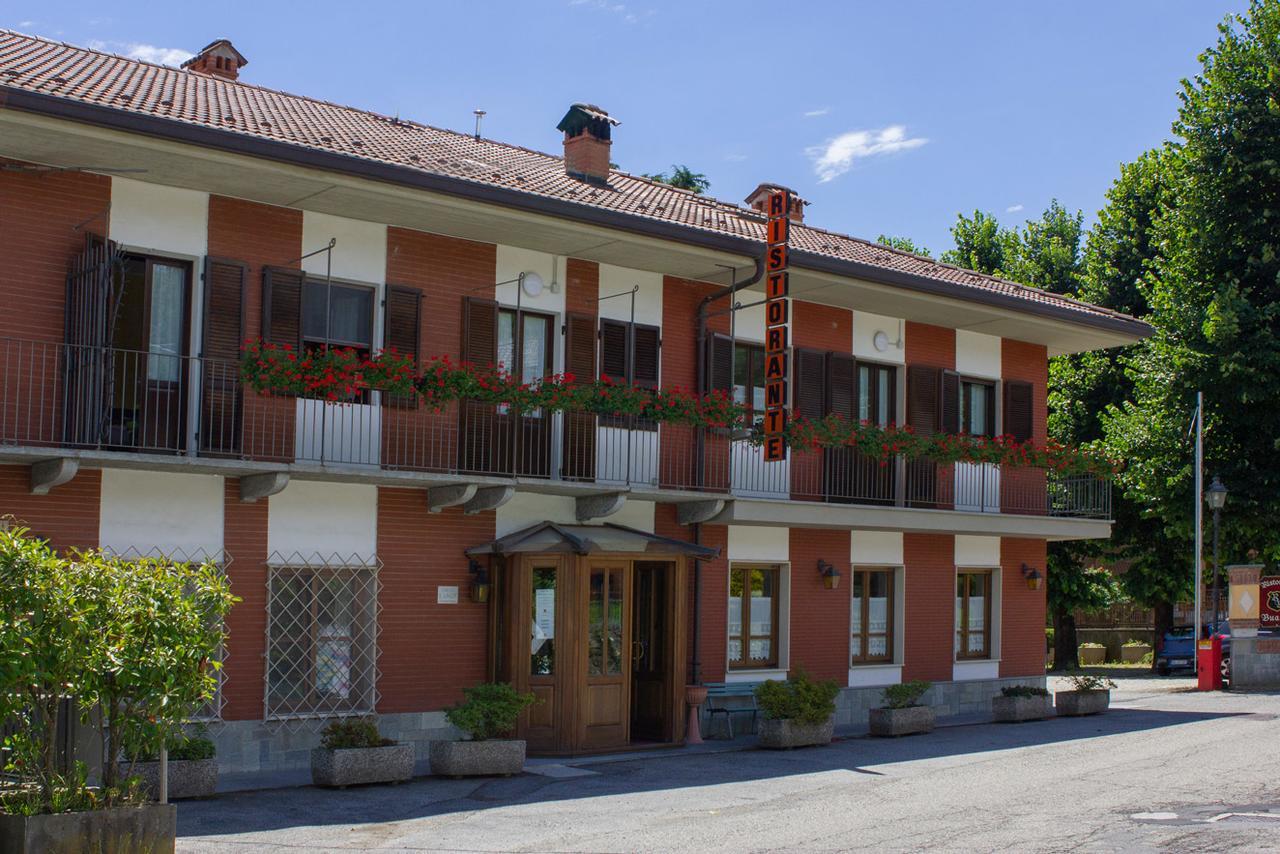 Отель Ristorante Buasca Куорнье Экстерьер фото